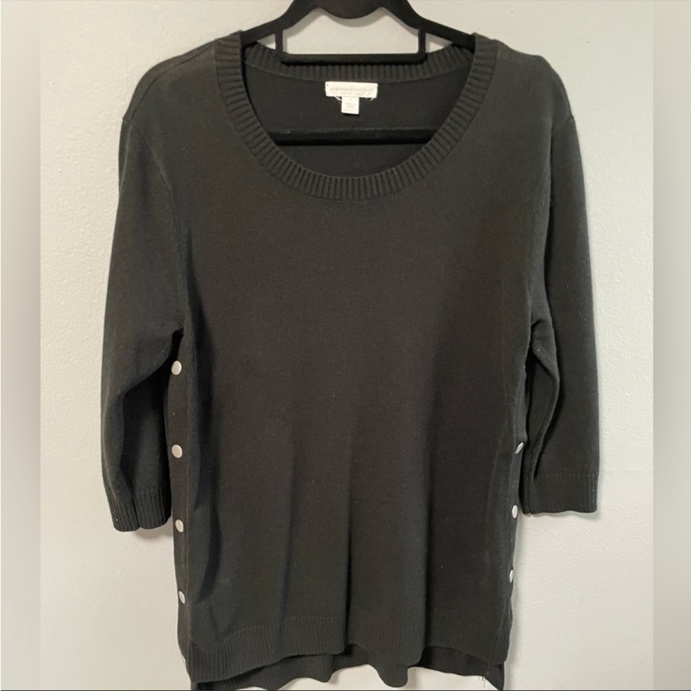 New York & Company scoop neck side snap buttons squared hem black sweater. Med